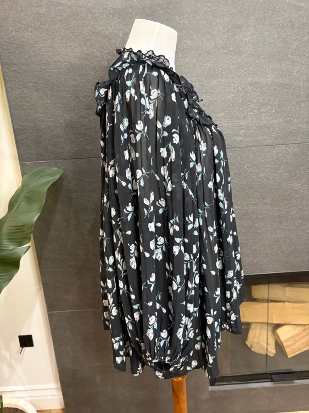Hayden Black Floral Ruffled Peasant Top Size Medium - Picture 6 of 12